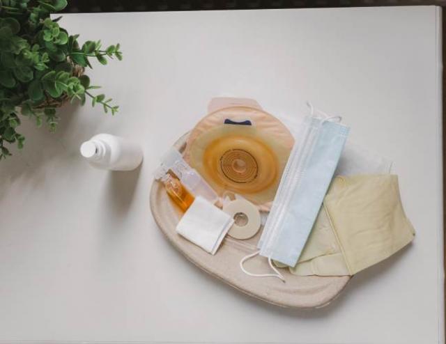 soins de stomie à domicile