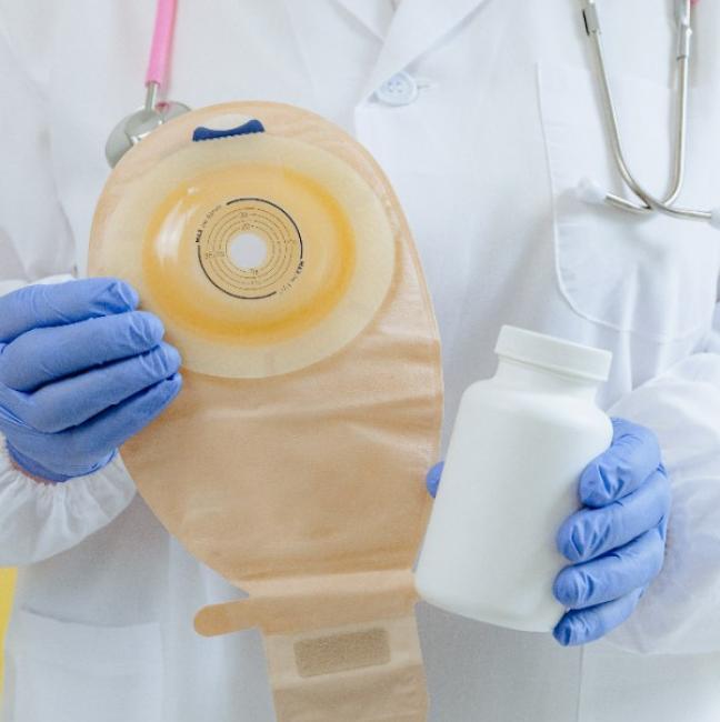 soins de stomie à domicile